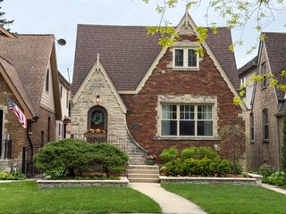 6811 N Osceola Avenue, Chicago, IL 60631