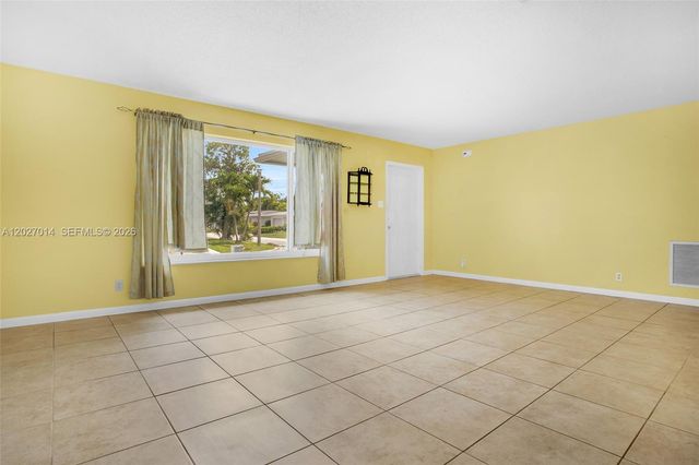 7005 NW 11th Ct, Margate, FL 33063