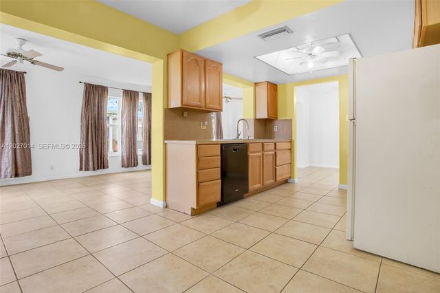 7005 NW 11th Ct, Margate, FL 33063