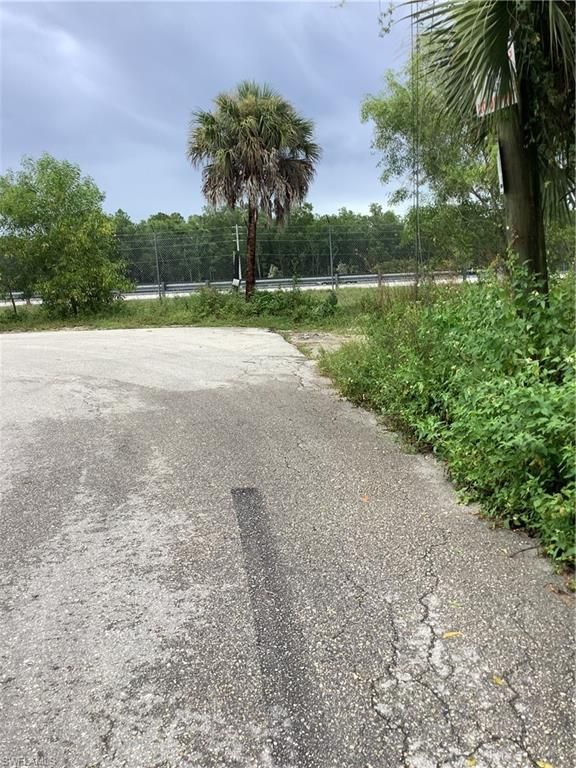 Benfield RD, NAPLES, FL 34114 — photo 3