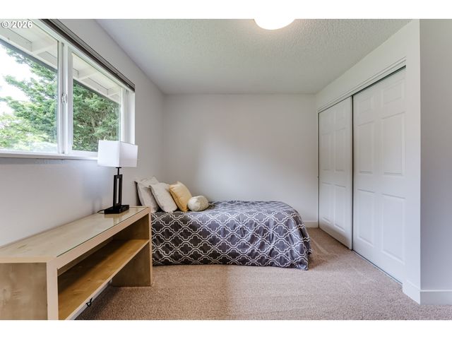 4442 THUNDERBIRD St, Eugene, OR 97404