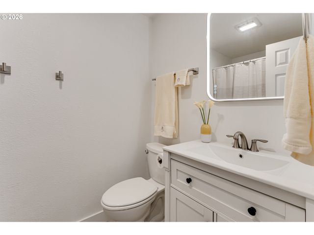 4442 THUNDERBIRD St, Eugene, OR 97404
