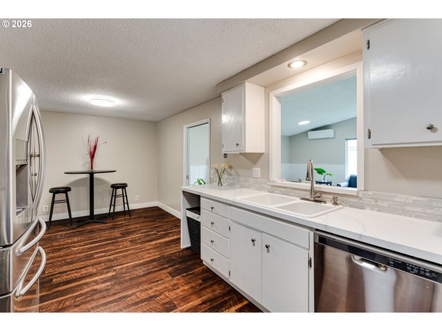 4442 THUNDERBIRD St, Eugene, OR 97404