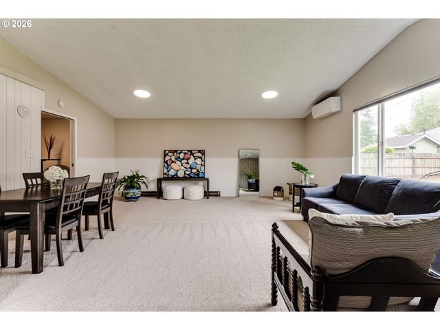 4442 THUNDERBIRD St, Eugene, OR 97404