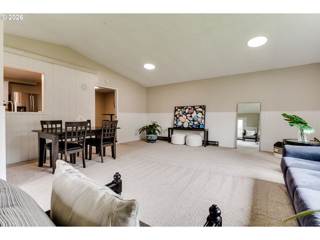 4442 THUNDERBIRD St, Eugene, OR 97404