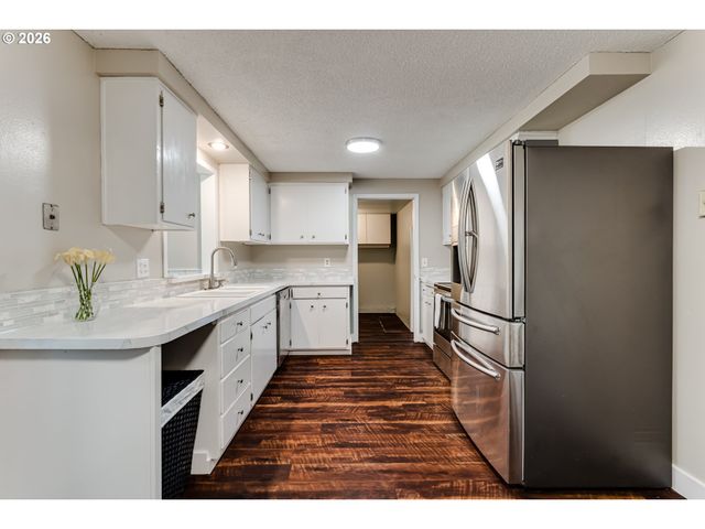 4442 THUNDERBIRD St, Eugene, OR 97404