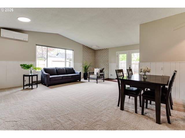 4442 THUNDERBIRD St, Eugene, OR 97404