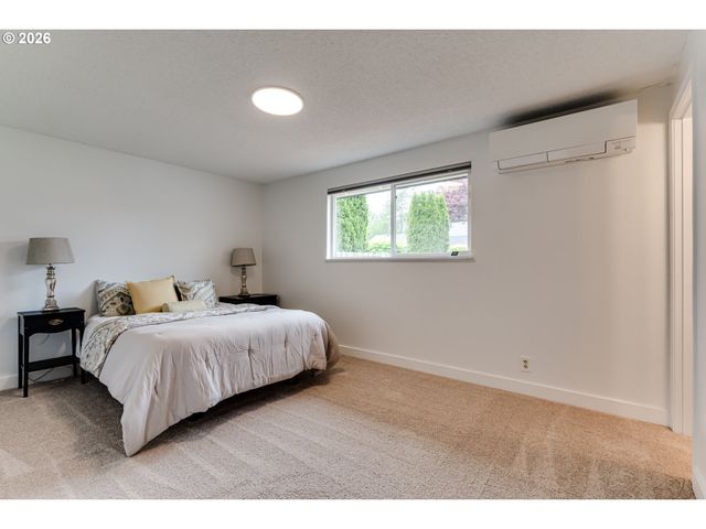 4442 THUNDERBIRD St, Eugene, OR 97404