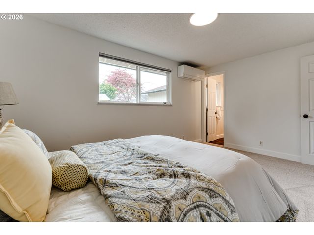 4442 THUNDERBIRD St, Eugene, OR 97404