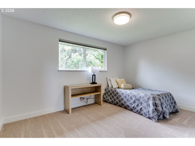 4442 THUNDERBIRD St, Eugene, OR 97404