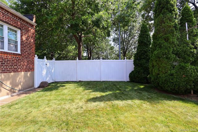 6224 78th Street, Middle Village, NY 11379