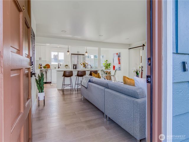 18 232nd Place SW, Bothell, WA 98021