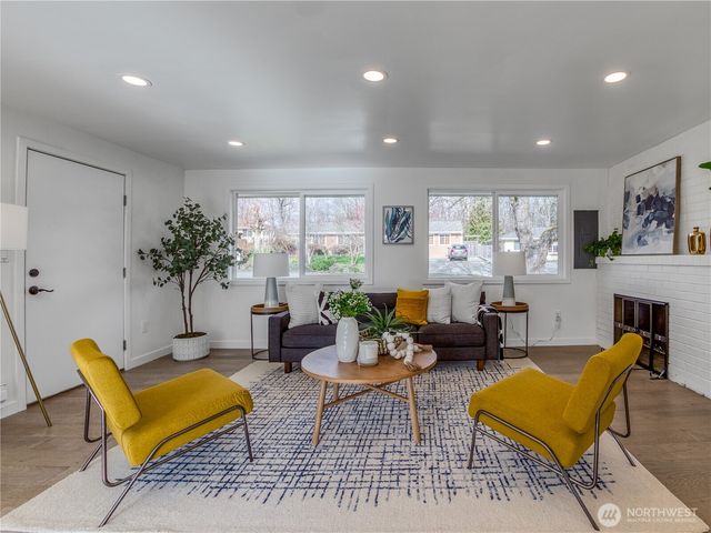 18 232nd Place SW, Bothell, WA 98021