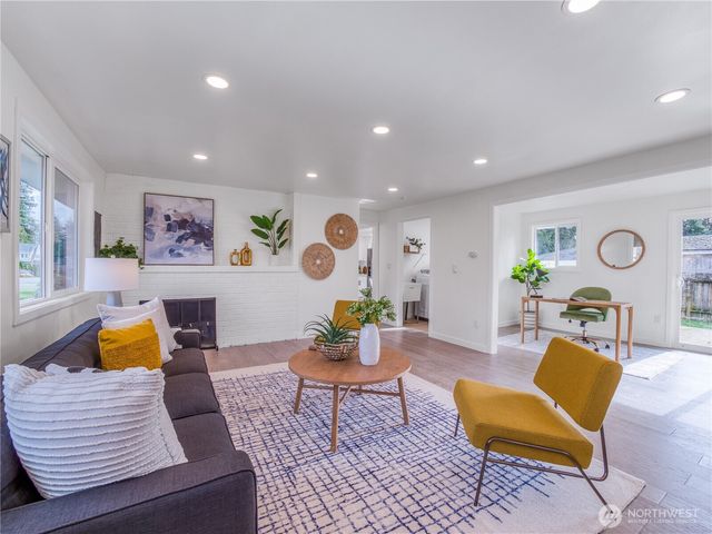 18 232nd Place SW, Bothell, WA 98021