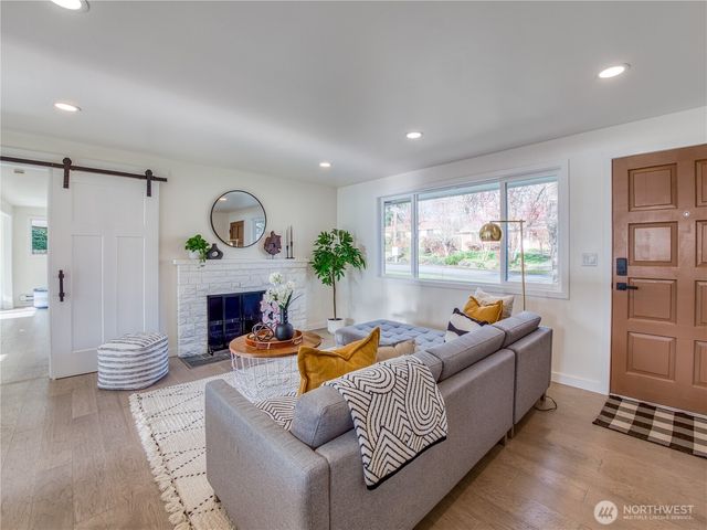 18 232nd Place SW, Bothell, WA 98021