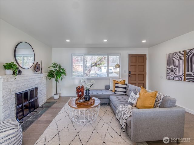 18 232nd Place SW, Bothell, WA 98021