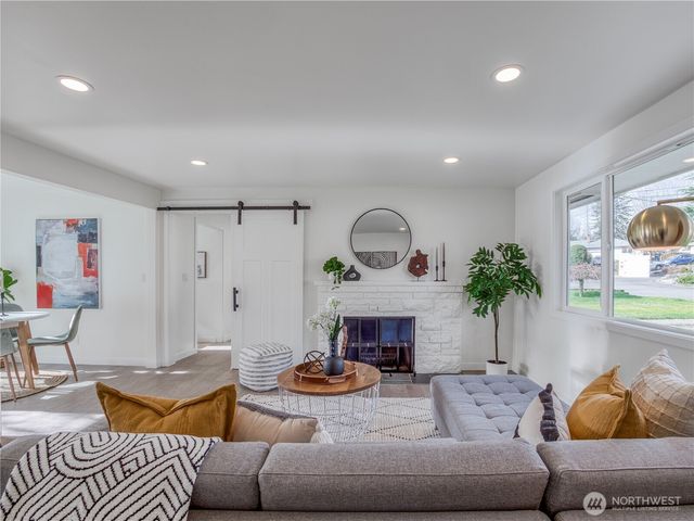 18 232nd Place SW, Bothell, WA 98021