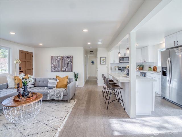 18 232nd Place SW, Bothell, WA 98021