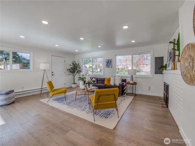 18 232nd Place SW, Bothell, WA 98021