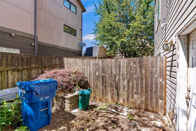 7703 11 Avenue SW, Seattle, WA 98106