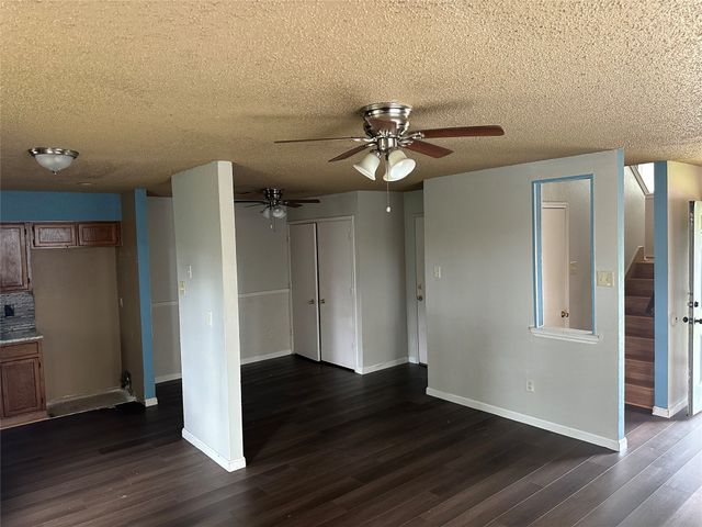312 Victoria, Grand Prairie, TX 75052
