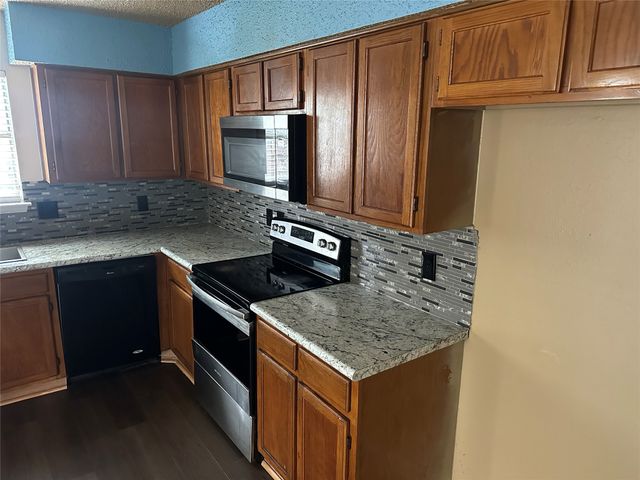 312 Victoria, Grand Prairie, TX 75052