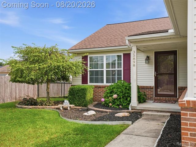 35898 Covington Lane, New Baltimore, MI 48047