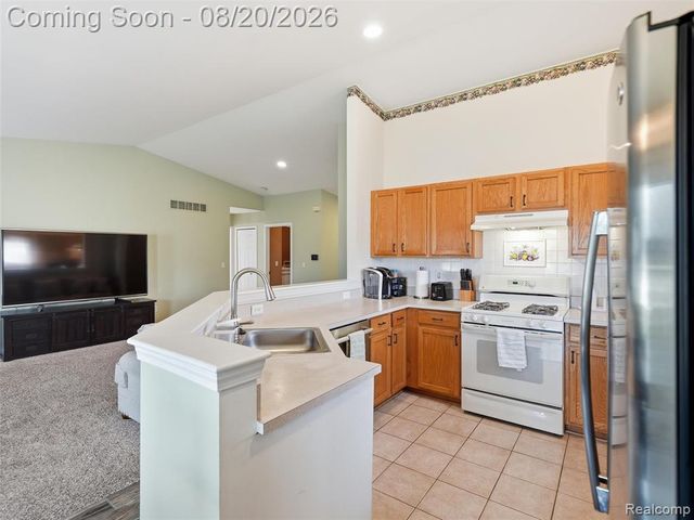 35898 Covington Lane, New Baltimore, MI 48047
