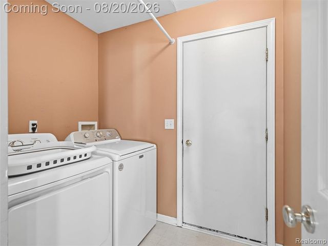 35898 Covington Lane, New Baltimore, MI 48047