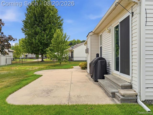 35898 Covington Lane, New Baltimore, MI 48047