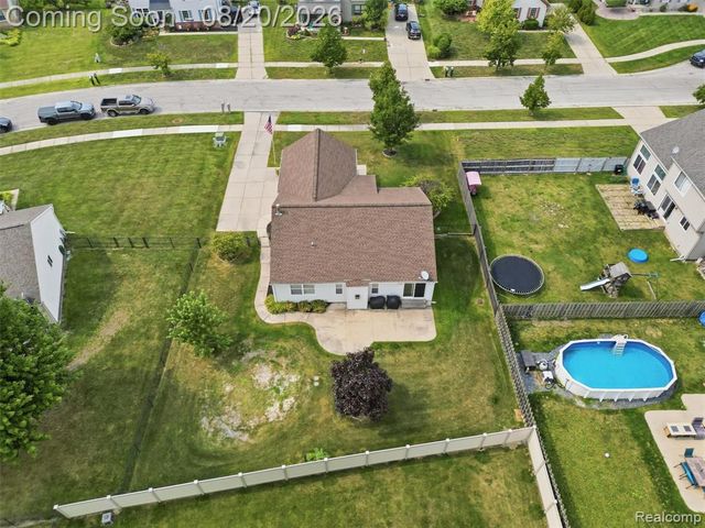 35898 Covington Lane, New Baltimore, MI 48047