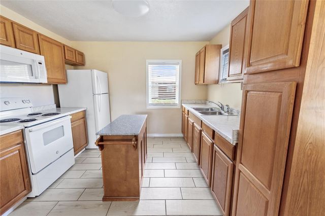 404 ARMOUR AVENUE, Auburndale, FL 33823
