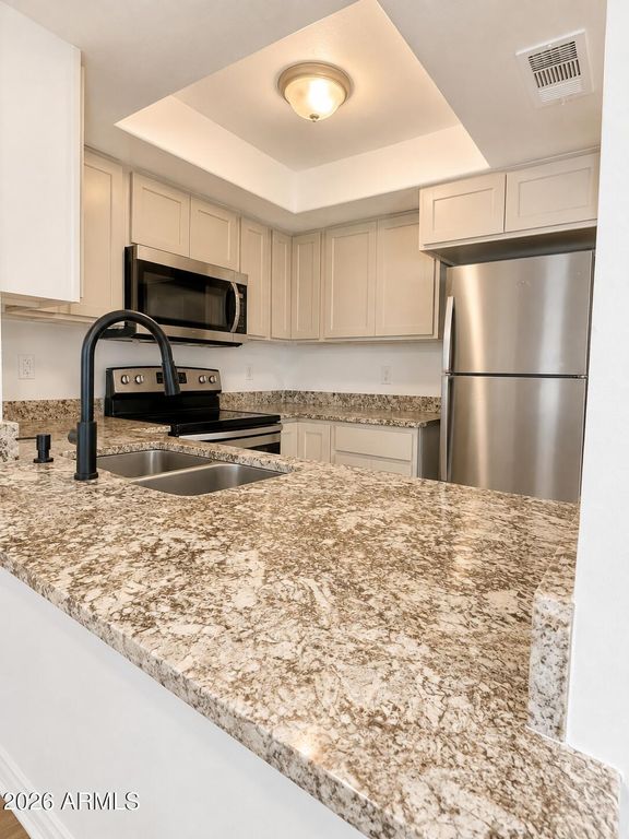 7515 N 47TH Lane, Glendale, AZ 85301 — photo 5