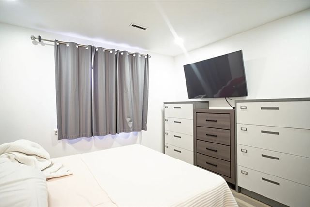 685 Oak St 3-8, Brockton, MA 02301