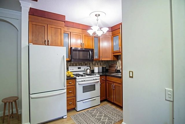 685 Oak St 3-8, Brockton, MA 02301