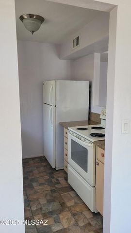 1967 N Camino Serna Unit D, Tucson, AZ 85715