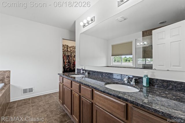 10884 Bouldercrest Drive, Green Oak Township, MI 48178