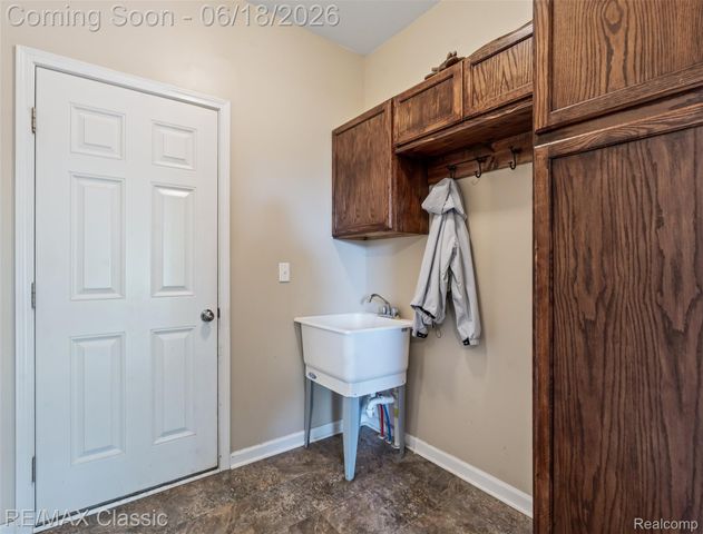 10884 Bouldercrest Drive, Green Oak Township, MI 48178
