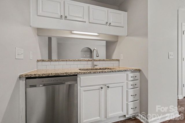 4104 Canyon Creek Lane, Charlotte, NC 28216