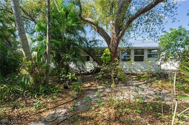 278 Riverwood RD, Naples, FL 34114
