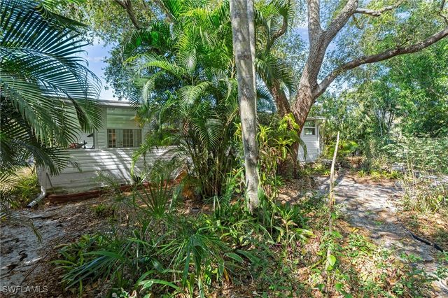 278 Riverwood RD, Naples, FL 34114