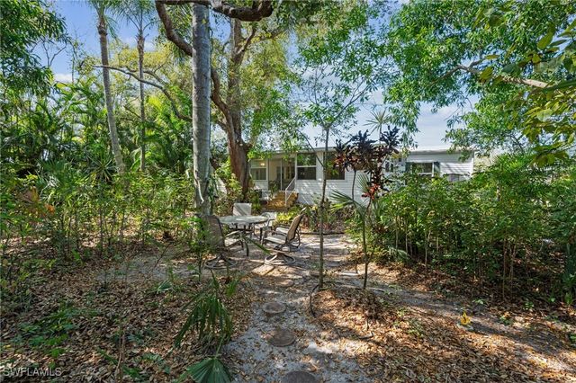 278 Riverwood RD, Naples, FL 34114
