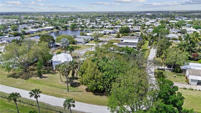 278 Riverwood RD, Naples, FL 34114