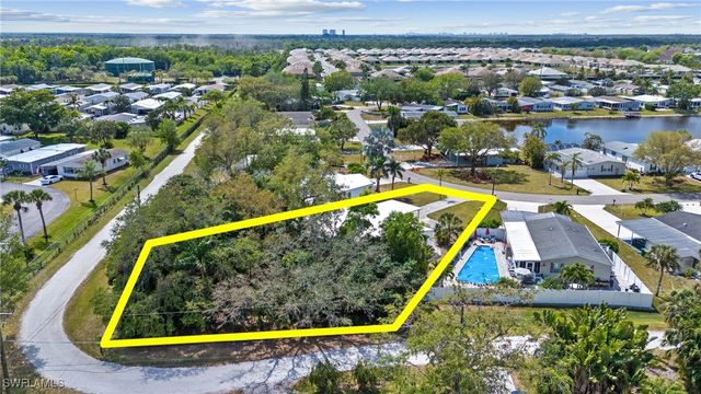 278 Riverwood RD, Naples, FL 34114