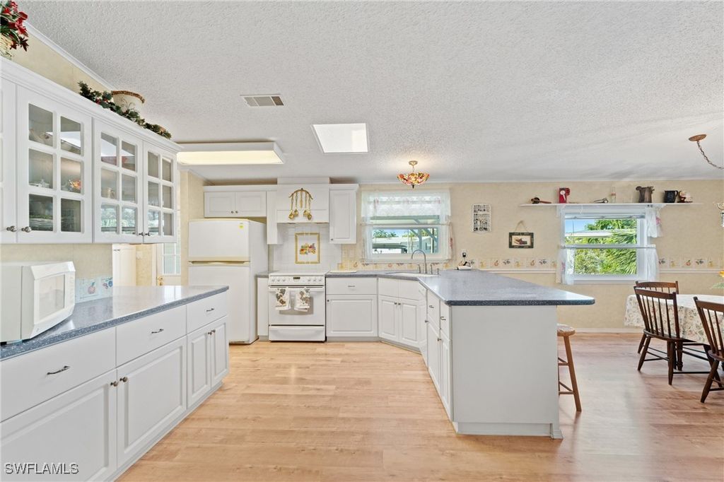 278 Riverwood RD, Naples, FL 34114