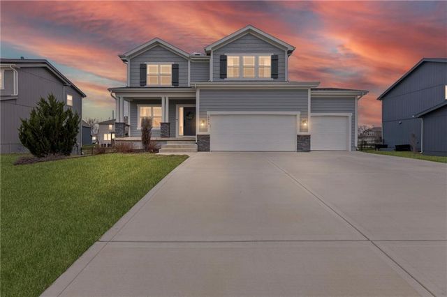 18910 Ocheltree Street, Spring Hill, KS 66083