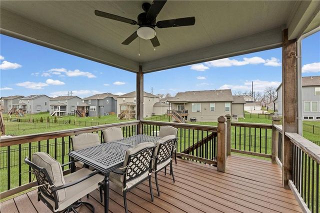 18910 Ocheltree Street, Spring Hill, KS 66083