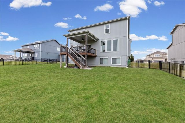 18910 Ocheltree Street, Spring Hill, KS 66083