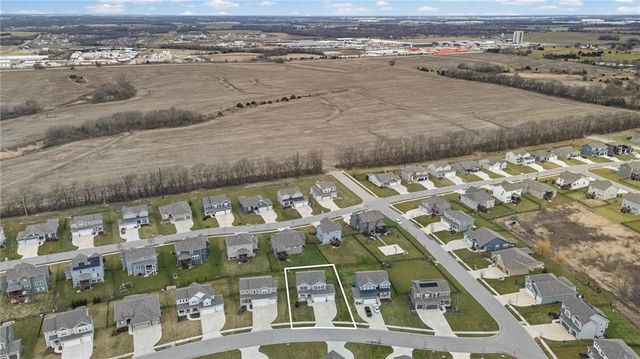 18910 Ocheltree Street, Spring Hill, KS 66083