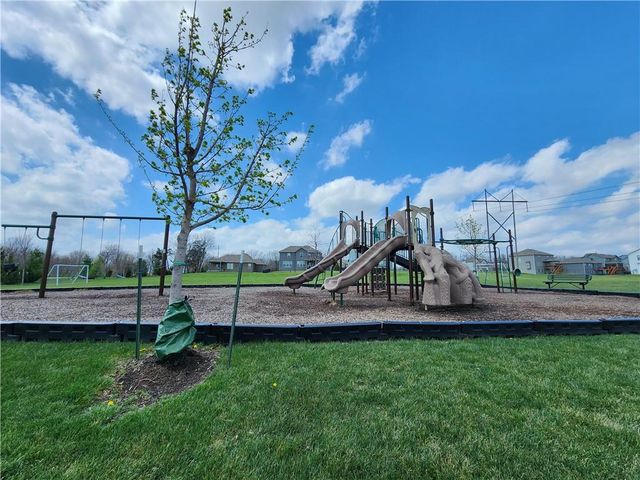 18910 Ocheltree Street, Spring Hill, KS 66083